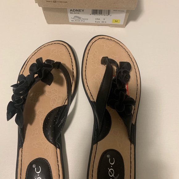 BOC Adney black sandals. Size 9. Like new, worn once. - Picture 2 of 3